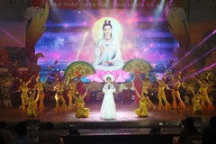 Biểu diễn nghệ thuật tại buổi khai mạc Lễ hội Quán Thế Âm Ngũ Hành Sơn năm 2024. (Ảnh: Trần Lê Lâm/TTXVN)