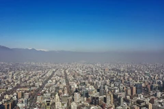Thành phố Santiago, Chile ngày 2/8/2023. (Ảnh: AFP/TTXVN)