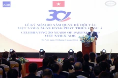 Thủ tướng Phạm Minh Chính phát biểu tại Lễ kỷ niệm 30 năm quan hệ đối tác Việt Nam và ADB. (Ảnh: Dương Giang/TTXVN)