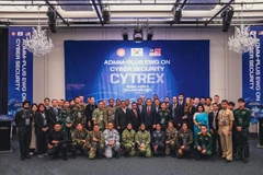 Đại biểu tham gia Hội nghị Bộ trưởng Quốc phòng các nước ASEAN mở rộng chụp ảnh. (Nguồn: Yonhap)