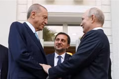 Tổng thống Nga Vladimir Putin và Tổng thống Thổ Nhĩ Kỳ Tayyip Erdogan chia tay sau cuộc hội đàm ở Sochi, Nga, ngày 4/9 vừa qua. (Nguồn: Reuters)