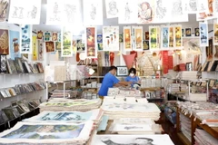 Khám phá làng nghề làm giấy Saa truyền thống tại Luang Prabang