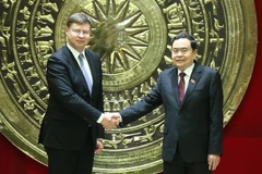 Phó Chủ tịch Thường trực Quốc hội Trần Thanh Mẫn tiếp Phó Chủ tịch Ủy ban châu Âu-Cao ủy Thương mại EU Valdis Dombrovkis. (Ảnh: Minh Đức/TTXVN)