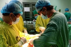 Bệnh viện Đa khoa Trung ương Cần Thơ kích hoạt báo động đỏ để cứu bệnh nhân. (Nguồn: VTV)