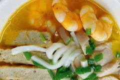 Bát bánh canh chả tôm. (Ảnh: Vietnam+)