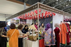 Gian hàng của Việt Nam tại Hội chợ từ thiện WIC. (Ảnh: Đào Trang/TTXVN)