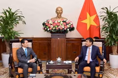 Thứ trưởng Thường trực Bộ Ngoại giao Nguyễn Minh Vũ tiếp đoàn Liên minh Nghị sỹ Hữu nghị Nhật Bản-Việt Nam thành phố Kobe, tỉnh Hyogo, Nhật Bản do ông Murano Seiichi dẫn đầu. (Nguồn: Báo Thế giới Việt Nam)