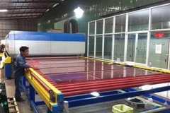 Ấn Độ nhận đơn đề nghị điều tra chống trợ cấp với kính cường lực từ Việt Nam