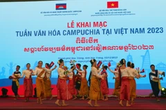Tiết mục múa hữu nghị Việt Nam-Camphuchia. (Ảnh: Tuấn Phi/TTXVN)