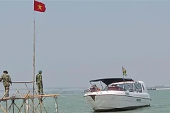 Tại trạm kiểm soát của Đồn Biên phòng Cửa Đại thuộc Bộ Chỉ huy Bộ đội Biên phòng Quảng Nam luôn luôn có 1 canô cứu hộ cứu nạn và 5 cán bộ chiến sỹ làm nhiệm vụ. (Ảnh: Đoàn Hữu Trung/TTXVN)