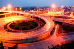 Đường dẫn lên cầu Vĩnh Tuy. (Ảnh: Huy Hùng/TTXVN)