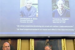 Viện Khoa học Hàn lâm Hoàng gia Thụy Điển công bố giải thưởng. (Ảnh: AP)