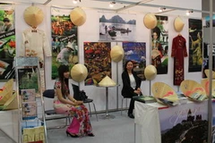 Gian hàng của Đại sứ quán Việt Nam tại hội chợ. (Ảnh: Phân xã TTXVN tại Seoul)