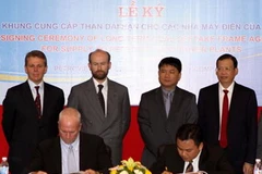 Lễ ký hợp đồng khung giữa hai công ty ngày 15/3, tại Hà Nội. (Ảnh: Phạm Hậu/TTXVN)