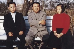 Nhà sáng lập Bắc Triều Tiên Kim Il Sung, cùng con trai Kim Jong Il và con gái Kim Kyong Hui. (Ảnh: Reuters)