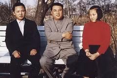 Nhà sáng lập Bắc Triều Tiên Kim Il Sung, cùng con trai Kim Jong Il và con gái Kim Kyong Hui. (Ảnh: Reuters)