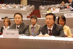 Thứ trưởng Trần Hồng Quân cùng đoàn đại biểu VN tại đại hội, ngày 25/5. (Ảnh: Lê Thanh/Vietnam+)