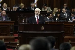 Thủ tướng Serbia phát biểu trong phiên họp của quốc hội ngày 14/3. (Ảnh: AP)