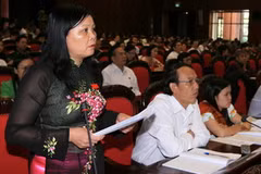 Đại biểu Quốc hội tỉnh Điện Biên Trần Thị Dung phát biểu ý kiến. (Ảnh: Thống Nhất/TTXVN)