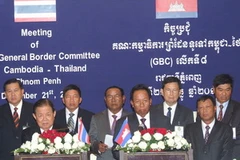 Bộ trưởng Quốc phòng Campuchia Tea Banh và Bộ trưởng Quốc phòng Thái Lan Yuthasak Sasiprapha, họp báo chung. (Ảnh: Trần Chí Hùng/Vietnam+)