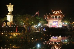 Giáo dân giáo xứ Phát Diệm, tỉnh Ninh Bình đón mừng Giáng sinh. (Ảnh: Nguyễn Dân/TTXVN)