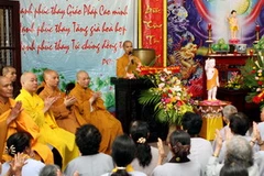Giáo hội Phật giáo Thành phố Hà Nội phối hợp với Ban Trị sự chùa Bằng A tổ chức mừng Đại lễ Phật đản 2011- Phật lịch 2555. (Ảnh: Nguyễn Dân/TTXVN)