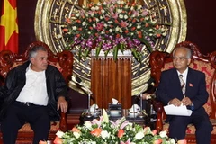 Chủ tịch Quốc hội Fernando Soto Rojas gặp Chủ tịch Hội đồng Dân tộc Quốc hội Ksor Phước. (Ảnh: Nguyễn Dân/TTXVN)