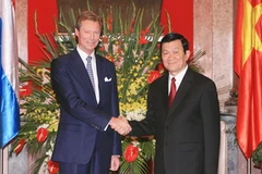 Chủ tịch nước Trương Tấn Sang đón Đại Công tước Henry. (Ảnh: Thống Nhất/TTXVN)