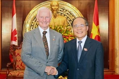 Chủ tịch Quốc hội hội kiến Toàn quyền Canada. (Ảnh: Nhan Sáng/TTXVN)