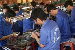 Chế tác đá - hình thức lao động trị liệu cho các học viên cai nghiện ở Trung tâm GDLĐXH Hải Phòng. (Ảnh: Công an nhân dân)