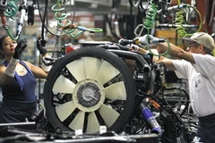 Công nhân làm việc tại một nhà máy của GM. (Nguồn: AFP/TTXVN)