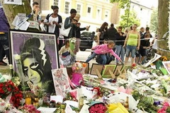 Tang lễ của nữ ca sỹ Amy Winehouse đã diễn ra tại nghĩa trang Edgwarebury. (Nguồn: Internet)