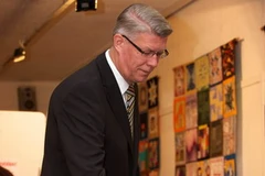 Tổng thống Latvia Valdis Zatlers tại điểm bầu cử ở Jurmala. (Ảnh: AFP/TTXVN)