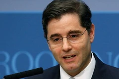 Julius Genachowski - chủ tịch của FCC. (Nguồn: techweez.com)