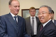 Ông Đới Bỉnh Quốc và Thư ký Hội đồng An ninh Nga Nikolai Patrushev (Ảnh: Tân Hoa xã)