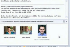 Giao diện Oulook khi tích hợp Facebook. (Nguồn: Mashable)