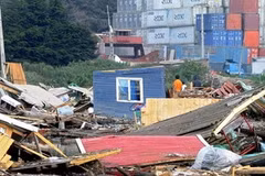 Cảnh tàn phá do sóng thần gây ra ở San Antonio, Valparaiso, một ngày sau trận động đất kinh hoàng. (Nguồn: AFP/TTXVN) 