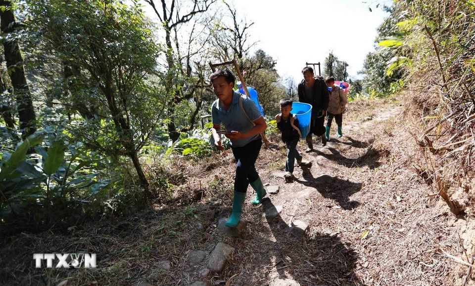 Ngày nay, tuyến đường được người dân sử dụng để lên nương rẫy và phục vụ cho cuộc sống. (Ảnh: Quý Trung/TTXVN)