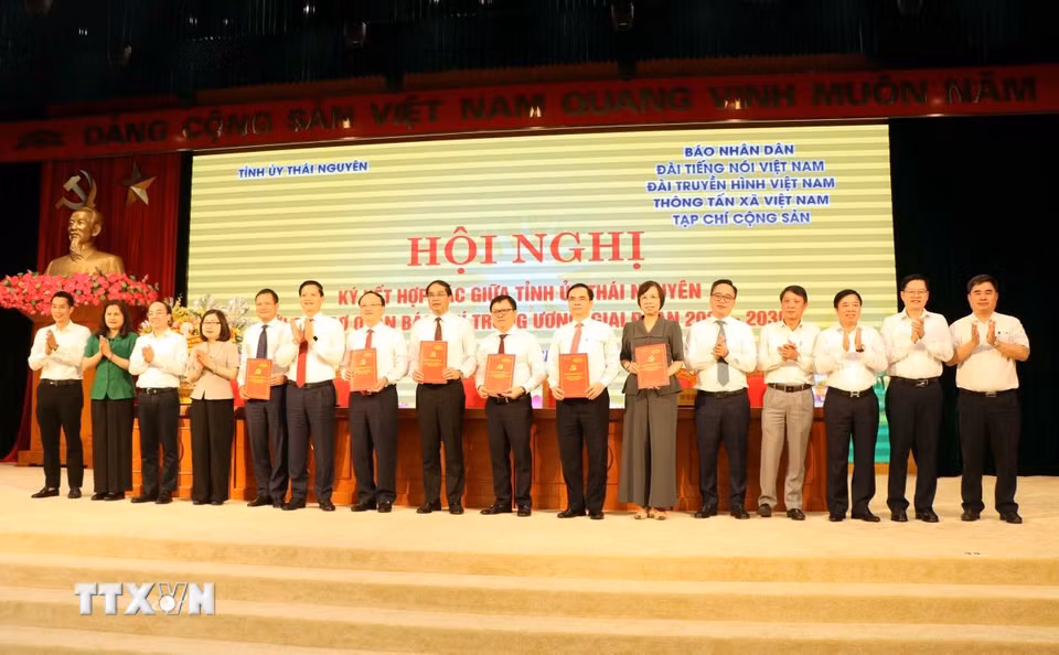 Lễ ký kết hợp tác giữa Tỉnh ủy Thái Nguyên và các cơ quan báo chí Trung ương giai đoạn 2026-2030. (Ảnh: Trần Trang/TTXVN)