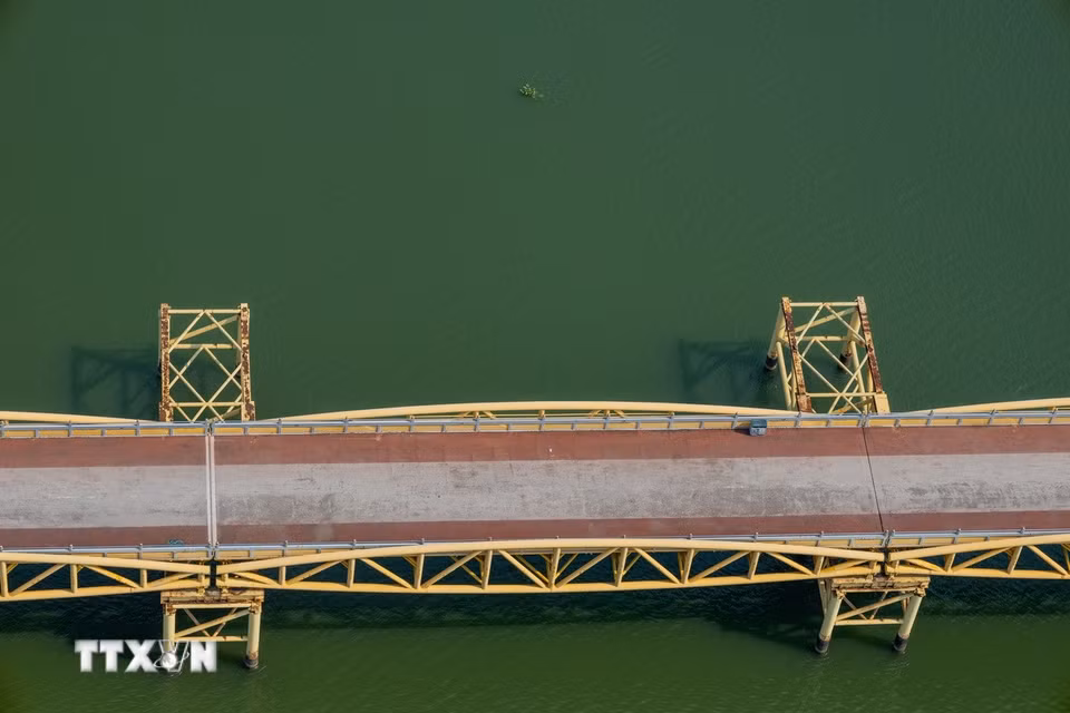 Cầu Nguyễn Văn Trỗi được giữ nguyên thiết kế ban đầu và chuyển thành cầu đi bộ để phục vụ du lịch. (Ảnh: Xuân Quý/TTXVN)