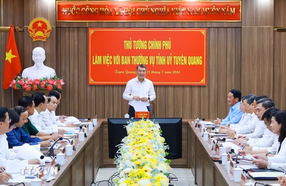 Thủ tướng Lê Minh Hưng làm việc với Ban Thường vụ Tỉnh ủy Tuyên Quang về thực hiện nhiệm vụ phát triển kinh tế-xã hội. (Ảnh: Dương Giang/TTXVN)