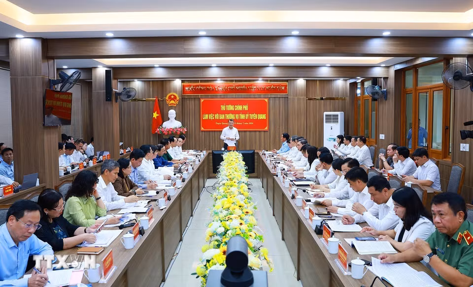 Thủ tướng Lê Minh Hưng làm việc với Ban Thường vụ Tỉnh ủy Tuyên Quang về thực hiện nhiệm vụ phát triển kinh tế-xã hội. (Ảnh: Dương Giang/TTXVN)