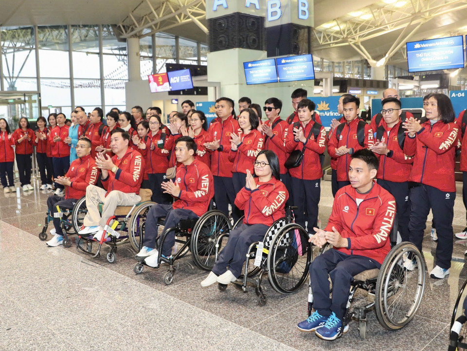 Lãnh đạo Cục Thể dục thể thao Việt Nam tiễn đoàn tại sân bay Quốc tế Nội Bài. (Ảnh: TTXVN phát)