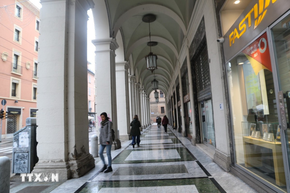 Muôn vẻ mái vòm tại Bologna. (Ảnh: Dương Hoa/TTXVN)