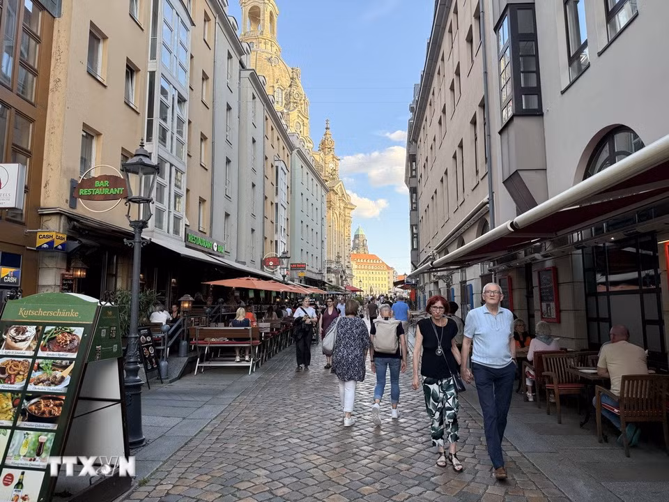 Khu Phố cổ (Altstadt) là trái tim du lịch, nơi thu hút đông du khách nhất của thành phố Dresden. (Ảnh: Thùy Linh/TTXVN)