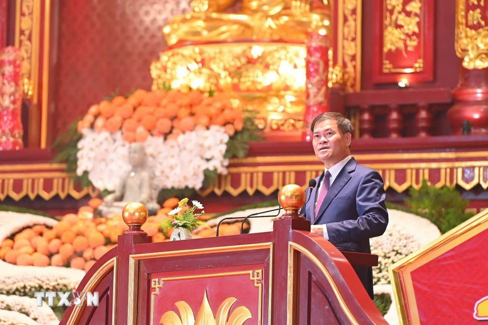 Ông Bùi Văn Khắng, Chủ tịch UBND tỉnh Quảng Ninh, phát biểu khẳng định tầm vóc toàn cầu và cam kết bảo tồn giá trị Thiền phái Trúc Lâm. (Ảnh: Thanh Vân/TTXVN)