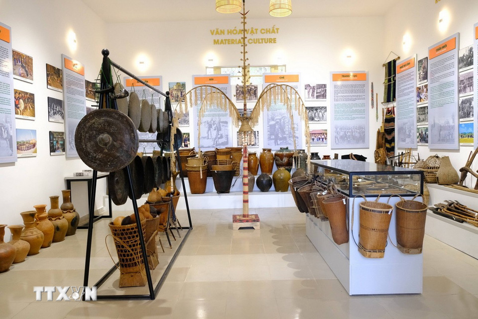 Khu trưng bày về văn hóa các dân tộc Tây Nguyên trong Bảo tàng Đại học Đà Lạt phục vụ khách tham quan. (Ảnh: Nguyễn Dũng/TTXVN)