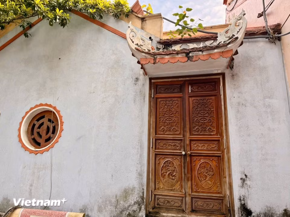 Chiêm ngưỡng vẻ cổ kính của Chùa Khai Nguyên. (Ảnh: Thái Hà/Vietnam+)