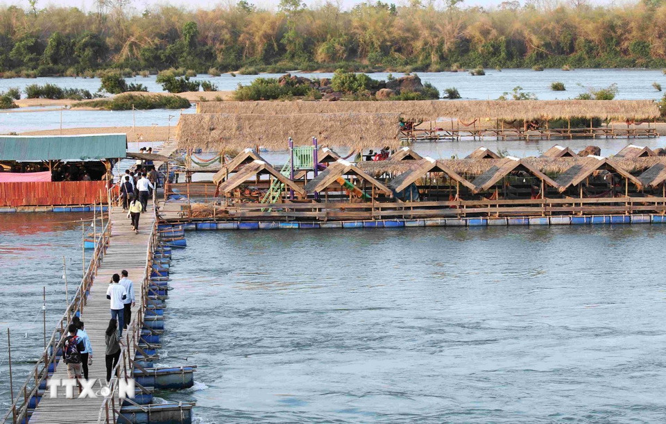 Cách thành phố Stung Treng khoảng 15km, khu du lịch cộng đồng cồn “Koh Meas Sesan” ẩn mình giữa dòng Sesan thuộc địa phận ấp Kamphun (xã Kamphun, huyện Sesan, tỉnh Stung Treng) đang trở thành điểm đến hấp dẫn du khách. (Ảnh: Huỳnh Thảo/TTXVN)