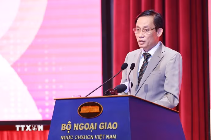 Ủy viên Bộ Chính trị, Bộ trưởng Ngoại giao Lê Hoài Trung phát biểu chỉ đạo. (Ảnh: Minh Đức/TTXVN)